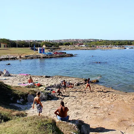 13715a * Ližnjan